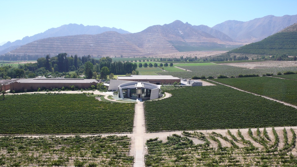 View of the contemporary winery designed in 2008 by Chilean architect Samuel Claro at Vina Errázuriz  (Source: MRNY)
