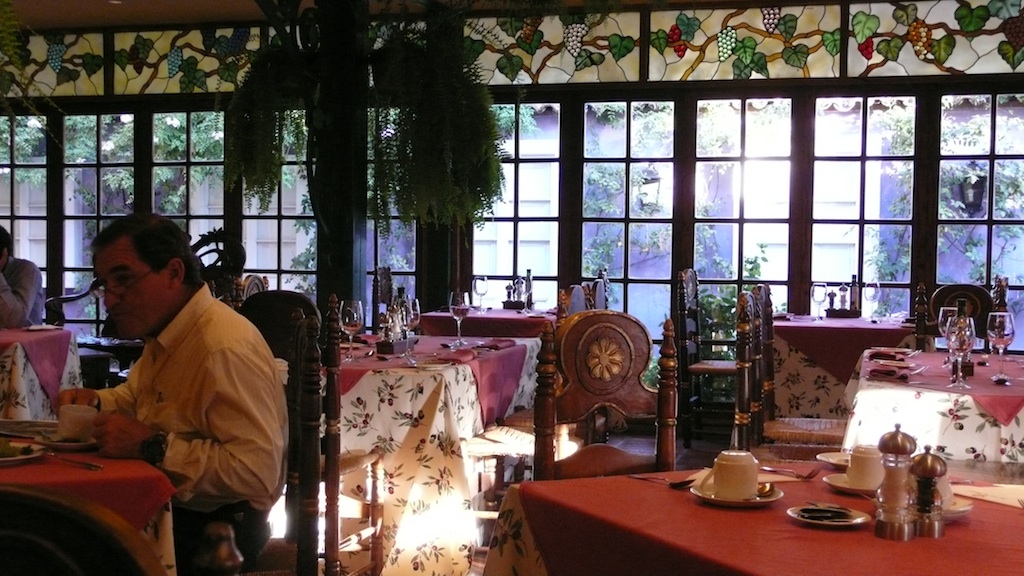 Restaurant at Hotel Santa Cruz (Source: MRNY)