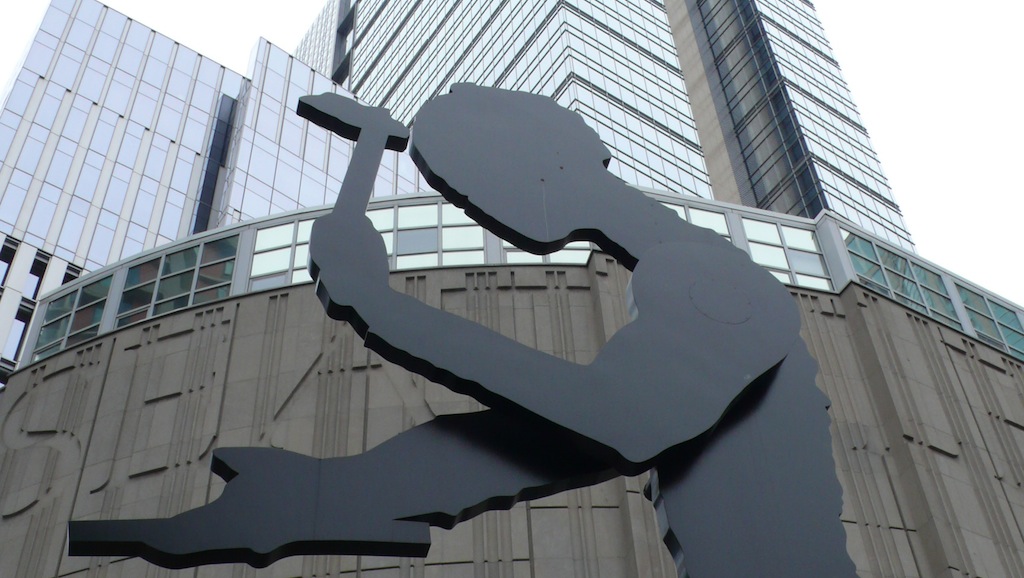 "Hammering Man" by Jonathan Borofsky in front of SAM (Source: MRNY)